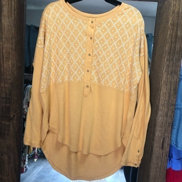 🛍️🛍️SOLD Free people peach fuzz Henley high/low - Picture 2 of 6